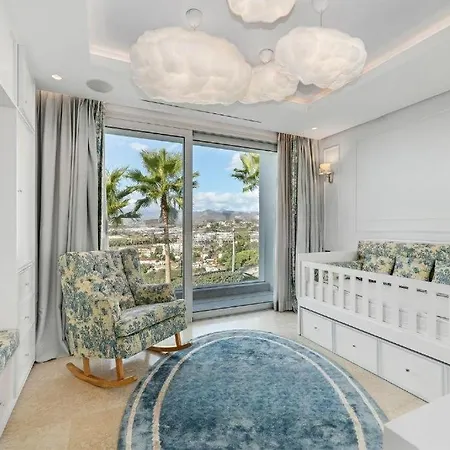 Elegant Exclusive In Nueva Andalucia - What'app - 0034-611-233-784 - For Reservations! Villa